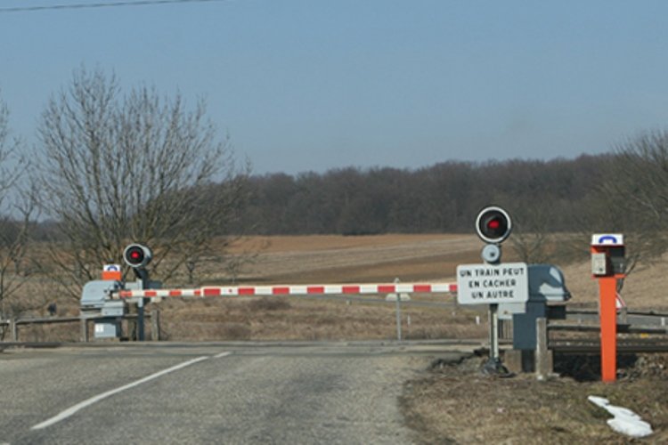 Voies ferrées : des passages à  niveau automatiques en vue